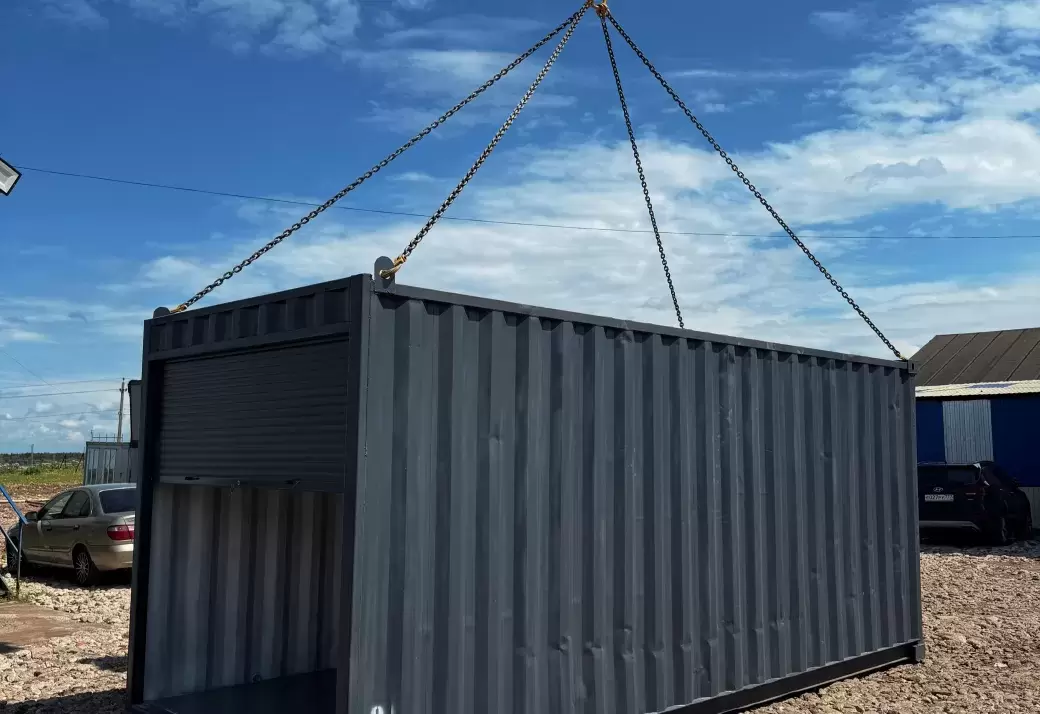 Хозблок Крус с рольставней на базе морского контейнера