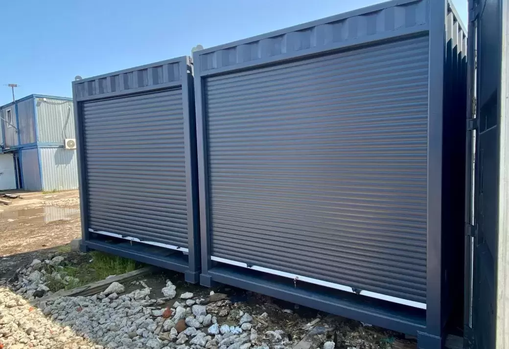 Хозблок Крус с рольставней на базе контейнера 10 футов